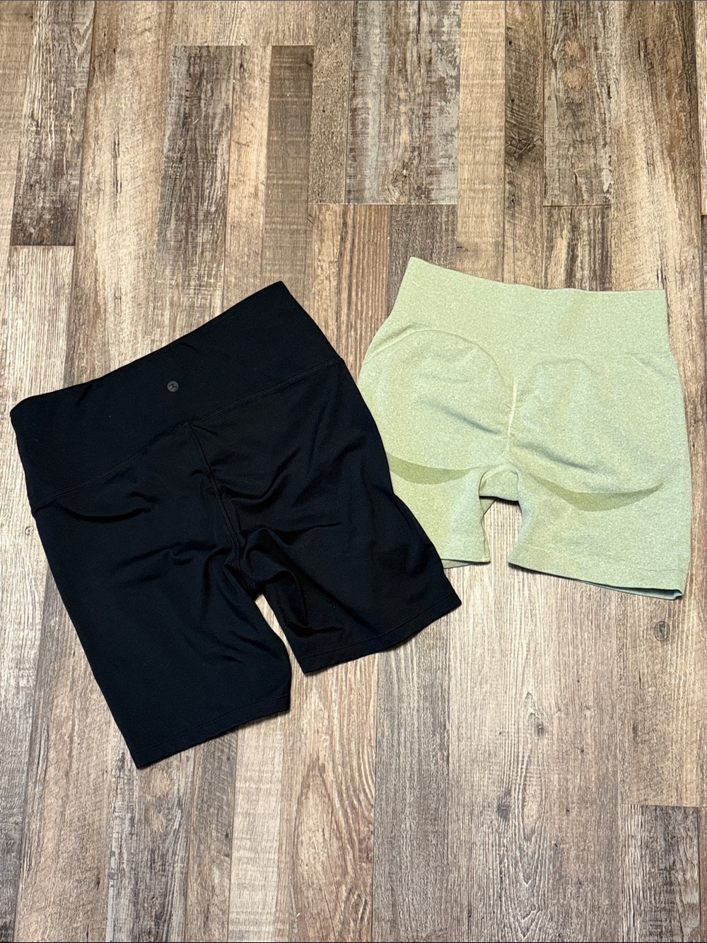 Biker Shorts Women’s Size L Black and Green - Picture 2 of 2